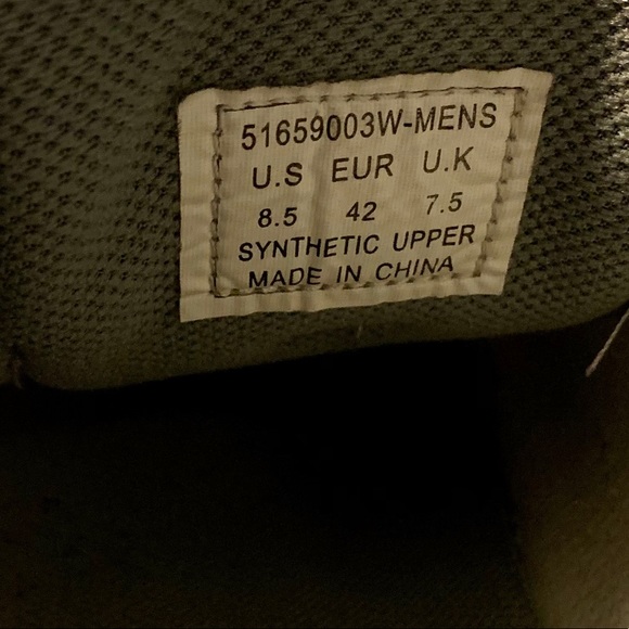 🔥MAKE OFFER🔥Levi’s leather sneakers🔥 - Picture 6 of 7